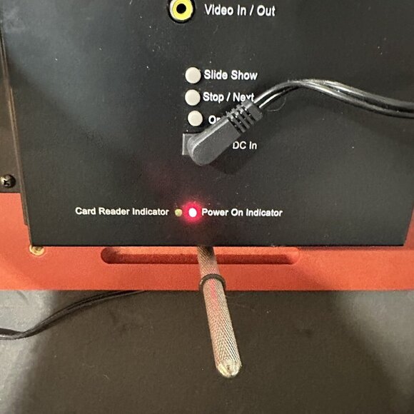 Brookstone Digital Photo Frame USB Video In/Out Memory Card Input 9.5 x 8.5 - Picture 3 of 13